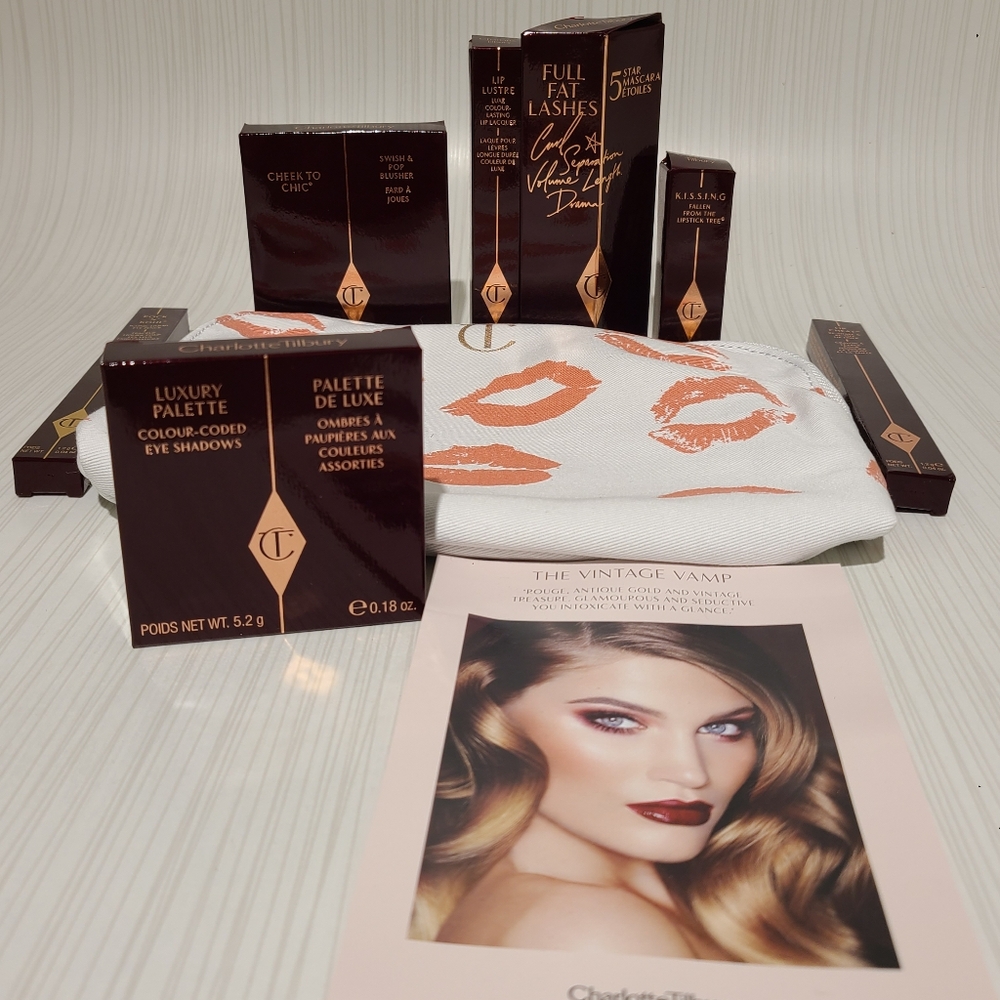 Charlotte Tilbury The Vintage Vamp Kissing Lips Makeup Bag Gift Set